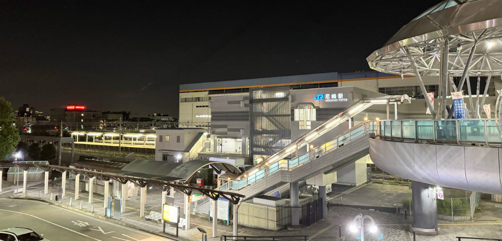 JR尼崎駅の夜の雰囲気